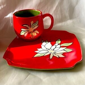 Handpainted Vintage Poinsettia Christmas red green & gold cup & plate sets 6